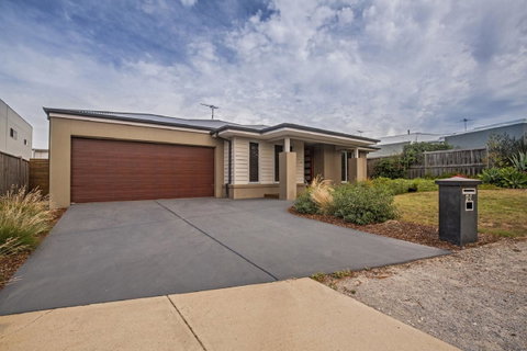 Nautical Rise Torquay - Holiday Cairns 25