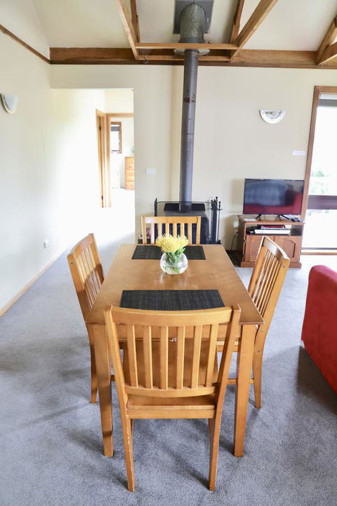 Red Ceder Cottage - Great Ocean Road - Port Campbell - Holiday Cairns 15