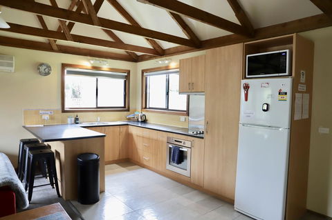Red Ceder Cottage - Great Ocean Road - Port Campbell - Holiday Cairns 11