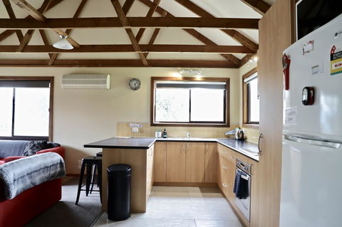 Red Ceder Cottage - Great Ocean Road - Port Campbell - Holiday Cairns 14