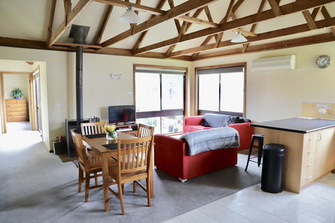 Red Ceder Cottage - Great Ocean Road - Port Campbell - Holiday Cairns 12