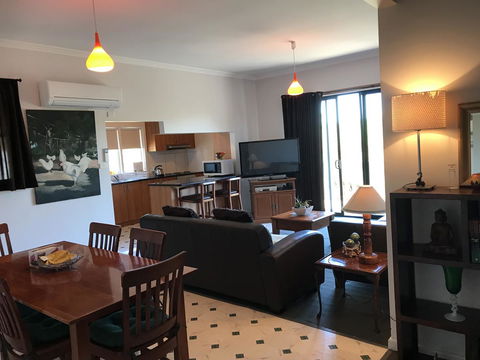 Hillâ€™s Creek Holiday Home - Holiday Cairns 8