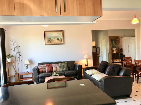 Hillâ€™s Creek Holiday Home - Holiday Cairns 7