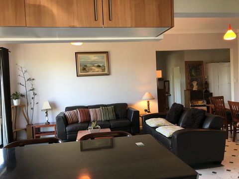 Hillâ€™s Creek Holiday Home - Holiday Cairns 0