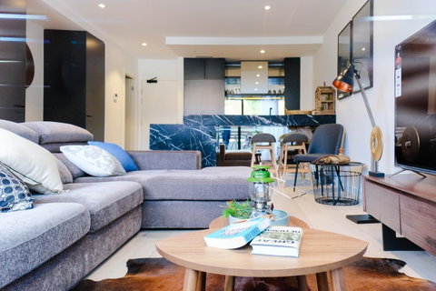 South Melbourne Short-stay Apartment - Holiday Cairns 1