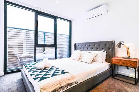 South Melbourne Short-stay Apartment - Holiday Cairns 2