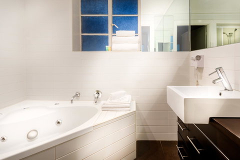 Crest On Barkly Serviced Apartments - Holiday Cairns 2
