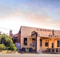 Albion Hotel and Motel Castlemaine - Holiday Cairns