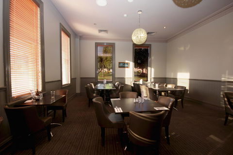 Mitchell River Tavern - Holiday Cairns 7