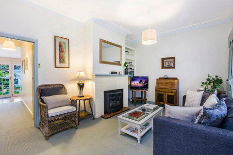 Edge17 Port Fairy Wharf - Holiday Cairns 0