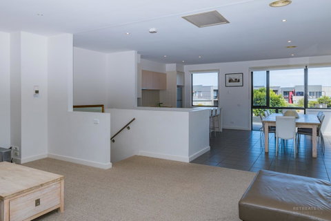 1 Sunset Place - Holiday Cairns 8