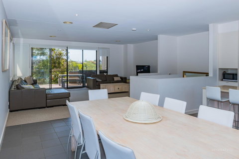 1 Sunset Place - Holiday Cairns 2