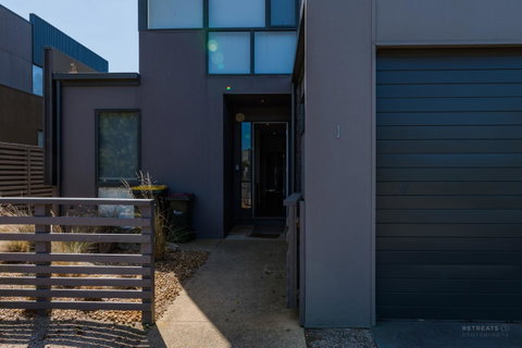 1 Sunset Place - Holiday Cairns 4