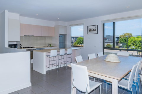 1 Sunset Place - Holiday Cairns 0