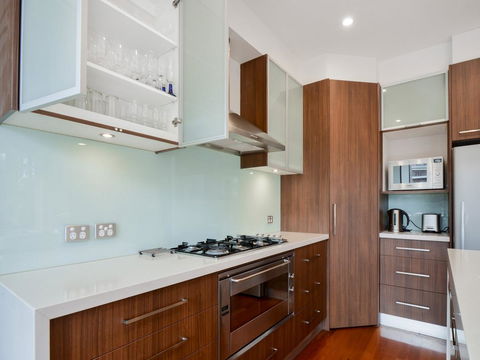 Boutique Stays - Maple On Kent - Holiday Cairns 6