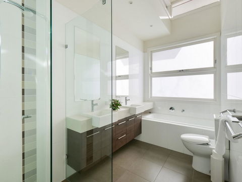 Boutique Stays - Maple On Kent - Holiday Cairns 16