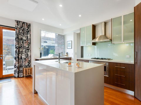 Boutique Stays - Maple On Kent - Holiday Cairns 4