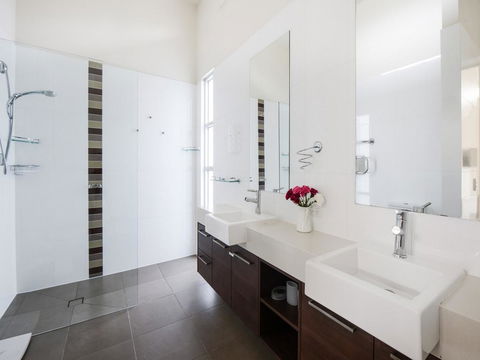 Boutique Stays - Maple On Kent - Holiday Cairns 12