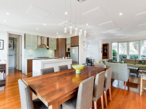 Boutique Stays - Maple On Kent - Holiday Cairns 3