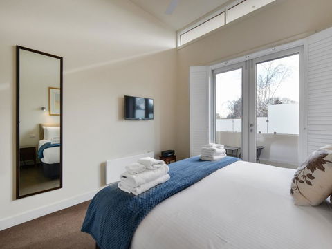 Boutique Stays - Maple On Kent - Holiday Cairns 10