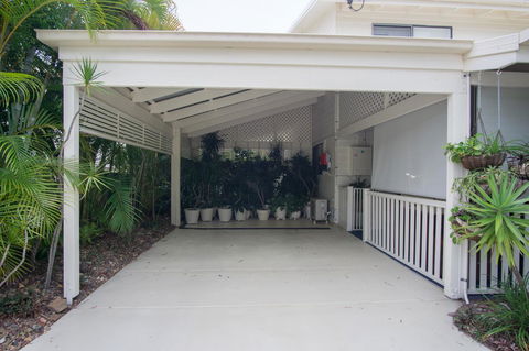 Debbie\'s Place - Holiday Cairns 24
