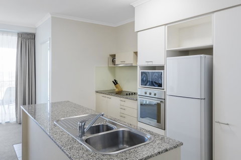Ramada By Wyndham Marcoola Beach - Holiday Cairns 9