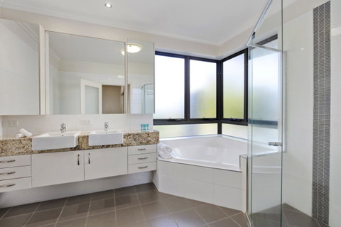 Sand Dunes Resort Accommodation - Holiday Cairns 25