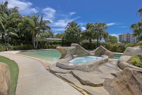The Mirage Resort Alexandra Headland - Holiday Cairns 8