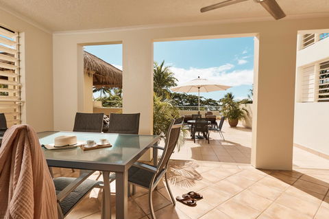 Sea Change Beachfront Apartments - Holiday Cairns 10