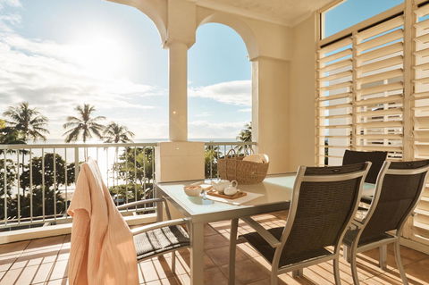 Sea Change Beachfront Apartments - Holiday Cairns 0