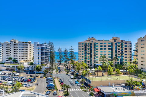 Direct Collective - Sea Breeze Mooloolaba - Holiday Cairns 0