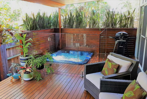 Pandanus Spa Cottage - Holiday Cairns 0