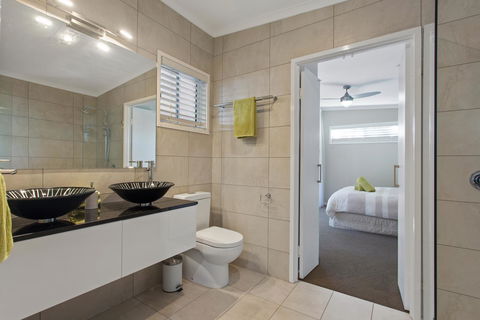 Pandanus Spa Cottage - Holiday Cairns 4
