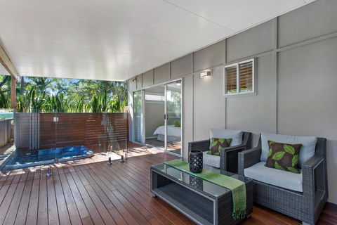 Pandanus Spa Cottage - Holiday Cairns 2