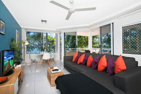 On The Beach Apartments - Holiday Cairns 18