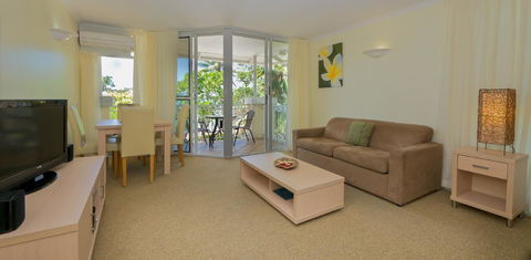 On The Beach Apartments - Holiday Cairns 17