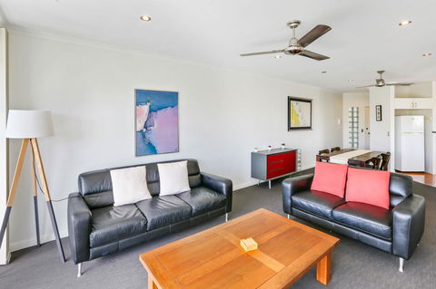 On The Beach Apartments - Holiday Cairns 5
