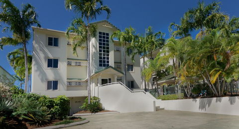 On The Beach Apartments - Holiday Cairns 1