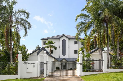On The Beach Apartments - Holiday Cairns 4