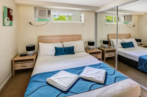 On The Beach Apartments - Holiday Cairns 8