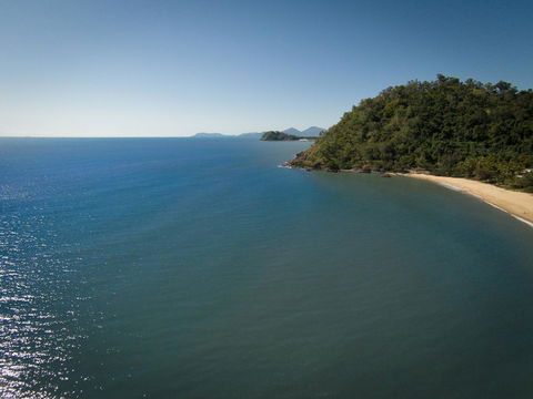 On The Beach Apartments - Holiday Cairns 13
