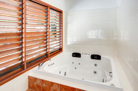 Paradise On The Beach Resort - Holiday Cairns 9