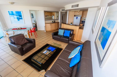 Grand Palais Boolarong Beachside Apartments - Holiday Cairns 24