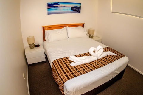 Grand Palais Boolarong Beachside Apartments - Holiday Cairns 18