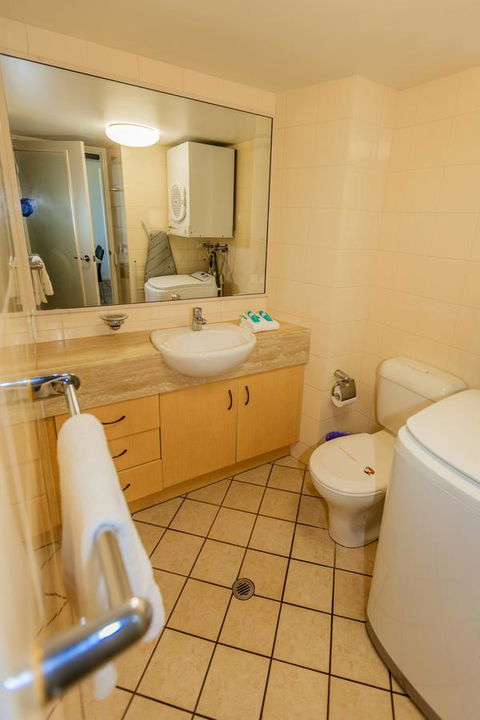 Grand Palais Boolarong Beachside Apartments - Holiday Cairns 34