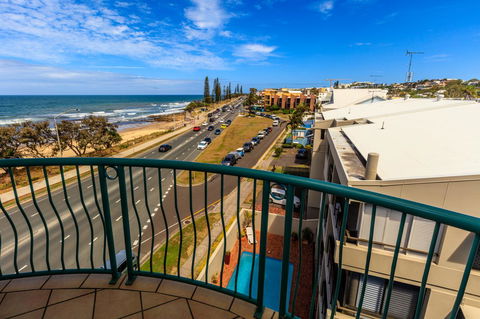 Grand Palais Boolarong Beachside Apartments - Holiday Cairns 23