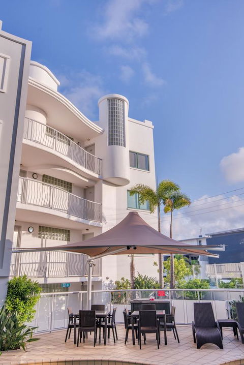 Grand Palais Boolarong Beachside Apartments - Holiday Cairns 1
