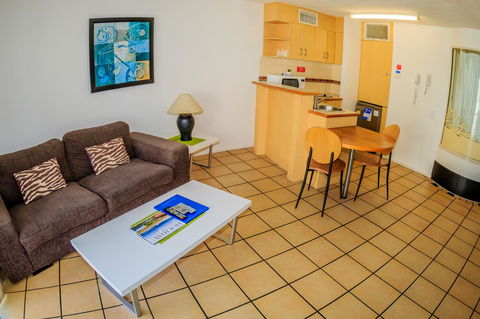 Grand Palais Boolarong Beachside Apartments - Holiday Cairns 15