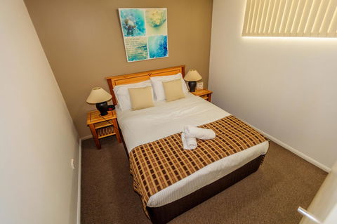 Grand Palais Boolarong Beachside Apartments - Holiday Cairns 13