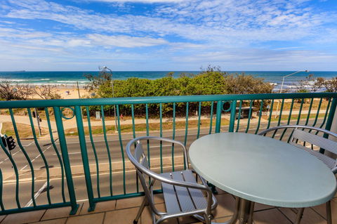 Grand Palais Boolarong Beachside Apartments - Holiday Cairns 30